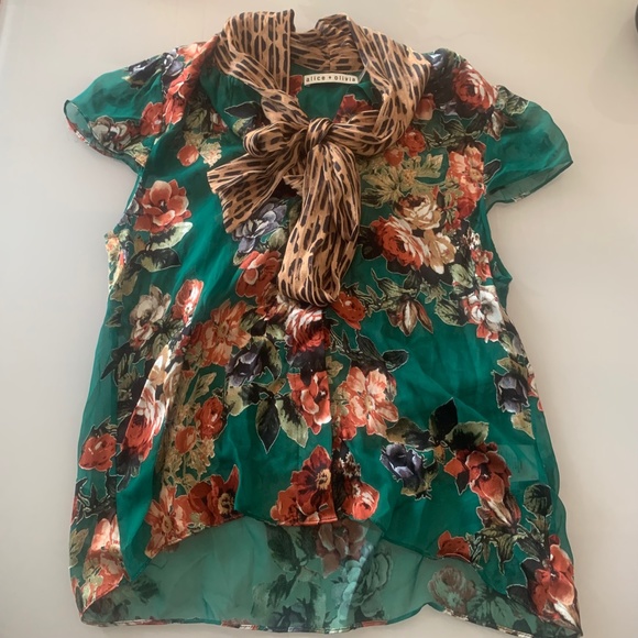 NWOT Alice + Olivia Floral Blouse with Bow and Cap sleeve - Picture 2 of 6